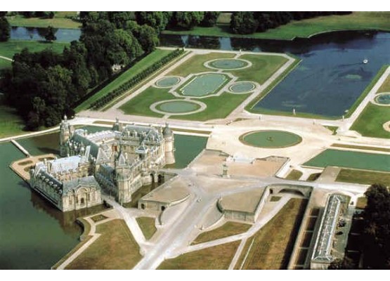 Chantilly and Pierrefonds Castles Cheap tour in mini-groups