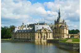 Chantilly and Pierrefonds Castles Cheap tour in mini-groups