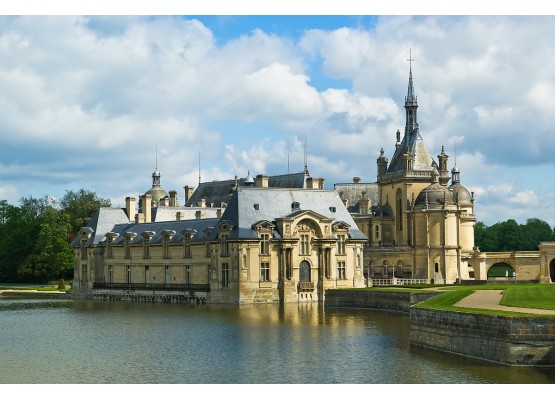 Chantilly and Pierrefonds Castles Cheap tour in mini-groups