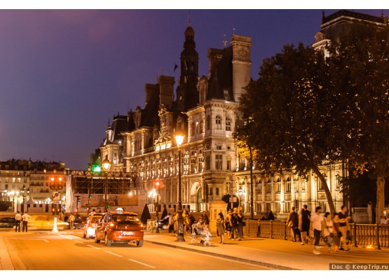EVENING AND PARIS Cruise on the Seine with an audio guide Mini Group