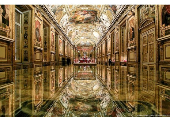 Group tour of the Louvre in English speaking guide.