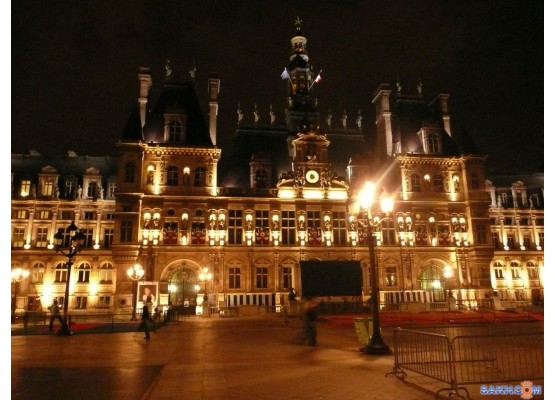 EVENING AND PARIS Cruise on the Seine with an audio guide Mini Group