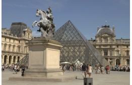 Louvre and the Tuileries Gardens - tour in mini group
