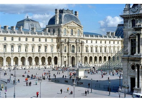 Louvre and the Tuileries Gardens - tour in mini group