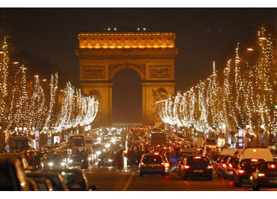 EVENING AND PARIS Cruise on the Seine with an audio guide Mini Group