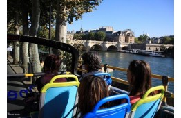Sightseeing tour of Paris by Bus