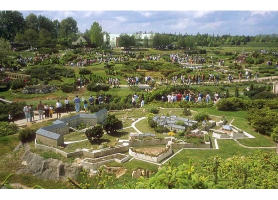 Parks "Safari Tuar" and "France Miniature" -  Cheap tour in mini-groups