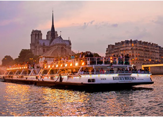Tickets for the boats on the Seine without queuing (BATEAUX MOUCHES)