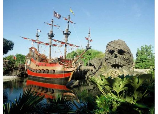 Disneyland Cheap tour in mini-groups