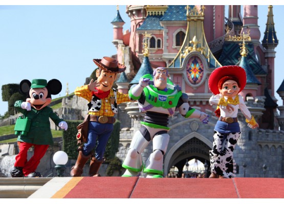 Disneyland tickets in 2 PARK 1 day