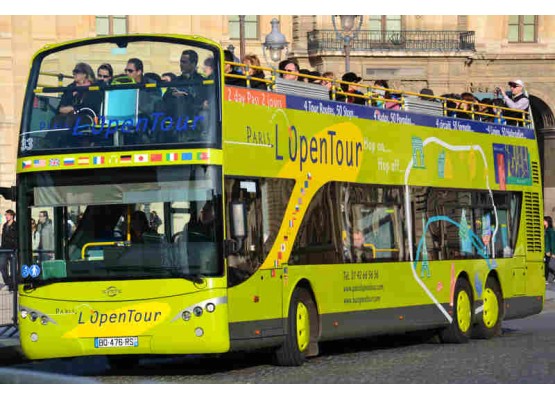 Sightseeing tour of Paris by bus