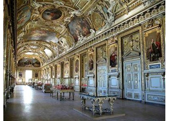 Group tour of the Louvre in English speaking guide.