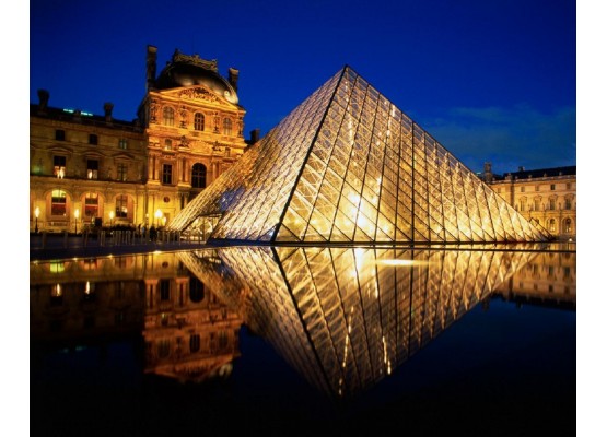 Group tour of the Louvre in English speaking guide.