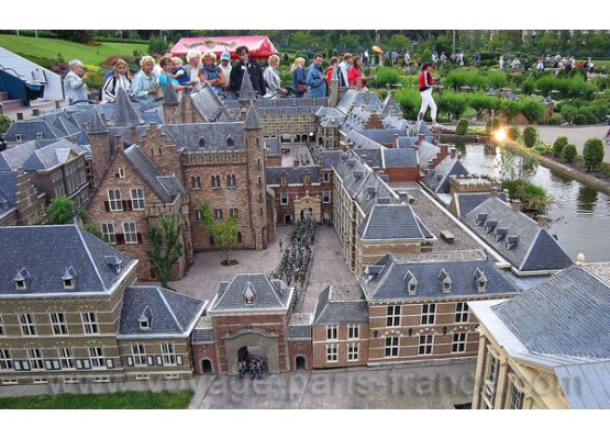 Parks "Safari Tuar" and "France Miniature" -  Cheap tour in mini-groups