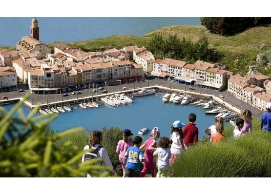 Parks "Safari Tuar" and "France Miniature" -  Cheap tour in mini-groups