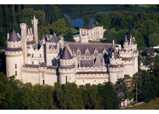 Chantilly and Pierrefonds Castles Cheap tour in mini-groups